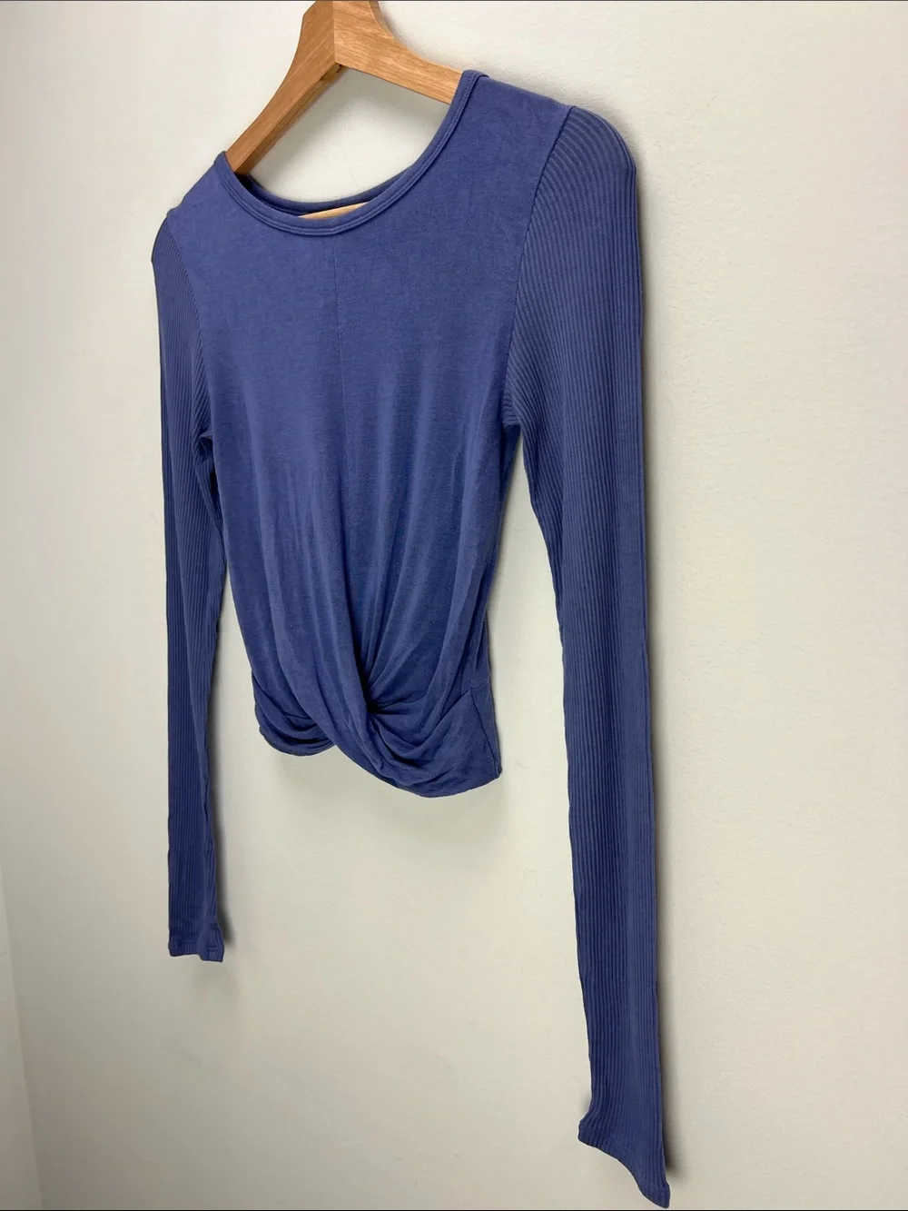 Alo Cover Long Sleeve Top Purple Twist Front Modal Soft Stretchy Womens Small